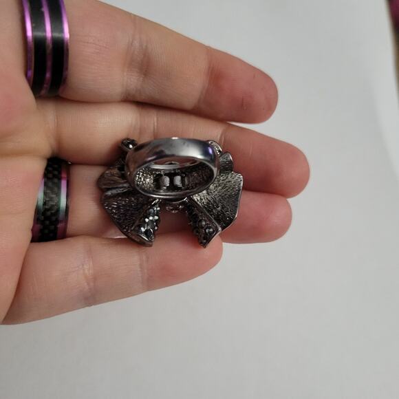 Size 6 vintage rhinestone bow-shaped retro 80s style gunmetal ring - Picture 2 of 3